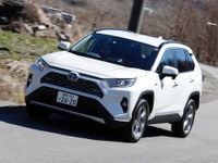 【トヨタ RAV4 新型試乗】「よい買い物をした」と思える一台では…御堀直嗣 画像
