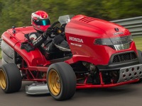 ホンダの芝刈り機、世界最速ギネス新記録…0-160km/h加速6.29秒、心臓は CBR1000RR［動画］ 画像