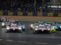 【ルマン24時間】決勝レースはじまる…連覇狙うトヨタが序盤1-2キープ、トップは可夢偉組の7号車 画像