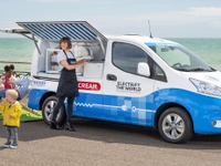 次世代のアイスクリーム販売車はEV…冷凍装置の駆動で排ガスを出さない 日産 e-NV200 ベース 画像