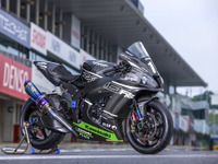 ファクトリー体制で鈴鹿8耐参戦のカワサキ、Ninja ZX-10RRをテスト［フォトレポート］ 画像