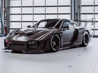 ポルシェ 935 新型、無塗装カーボン仕様の画像…今夏から納車開始へ 画像