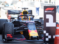 ホンダF1、13年ぶりの優勝---八郷社長「万感の想い。走り続けた努力」［新聞ウォッチ］ 画像