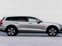 【ボルボ V60クロスカントリー 新型試乗】クルマを見れば、人気の理由がわかる…中村孝仁 画像