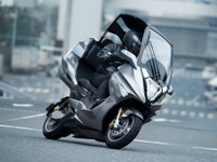 ADIVA、開閉式ルーフ付きEVスクーター「AD-4」を限定発売 画像