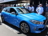 BMWがMタウンを展開、M135i など「やりすぎ」が人気…グッドウッド2019 画像