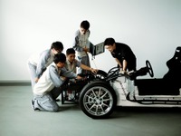 GLM×ユニバンス、2段変速搭載の4WD EV試験車両初公開へ…人とくるまのテクノロジー2019名古屋 画像