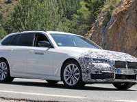 BMW 5シリーズツーリング 改良新型を初スクープ!目玉は 7シリーズ 譲りのPHEV 画像