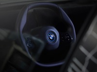 BMWの次世代EV、『iNEXT』に多角形ステアリングホイール…自動運転と手動運転の切り替えに配慮 画像