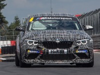 BMW M2 のレーサー開発中、実際のレースで耐久テスト…2020年に発売予定 画像