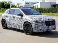 世界最強の4気筒も…メルセデスAMG GLA「35」&「45」開発車両を徹底比較! 画像