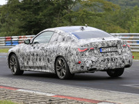 BMW 4シリーズクーペ、開発車両がニュルに出現…“ミニ8シリーズ”となるか 画像
