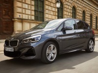 BMW 2シリーズ PHV、EVモードの航続25%増加…改良モデルを欧州発売へ 画像
