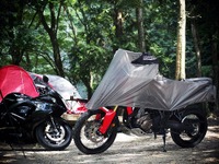 バイク用ハーフカバー登場、コンパクトかつ機能的なキャンプツーリング向け商品 画像