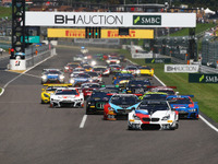 【鈴鹿10時間】決勝レースがスタート…トップは#42 BMW Team Schnitzer 画像