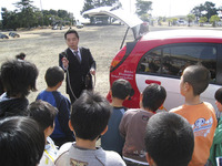 三菱自動車、小学校で電気自動車の勉強 画像