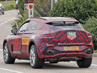 アストンマーティン初のSUV「DBX」、自社製V12エンジン搭載の噂も…最新スクープ 画像