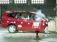 【ユーロNCAP】小型MPVで最高の安全性能を発揮したのはホンダ『ストリーム』!! 画像