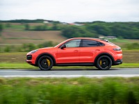 【ポルシェ カイエンクーペ 新型】まとめ…カイエンとの比較や追加モデルの予定、価格 画像