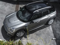 MINI クロスオーバー のPHVが改良、EVモード3割拡大…フランクフルトモーターショー2019で発表へ 画像