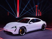ポルシェ初のEV、『タイカン』発表…761馬力ツインモーター 画像