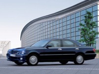 【新聞ウォッチ】部品共有化でメルセデスとクラウンの“ハイブリッド”誕生、って 画像