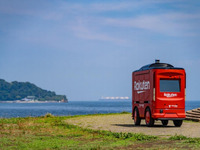 自動走行ロボットがBBQ食材をお届け、楽天と西友が一般向け配送サービスを国内初実施 画像