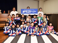 ドキッとするデザインの“おまわりさんトート”が子どもたちを守る…ホンダ、交通安全トートバッグ贈呈式を開催 画像