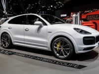 ポルシェ カイエン 新型にPHV、680馬力の電動SUV…フランクフルトモーターショー2019 画像