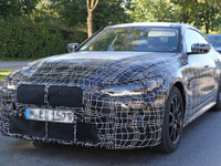 「コンセプト4」の巨大グリルはどうなる? 新型BMW 4シリーズ グランクーペ を目撃 画像