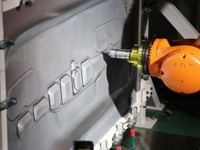 日産、ボディパネル少量生産に対応した「対向式ダイレス成形」を実用化 画像