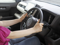 軽自動車のハンドルが「遠い」のはなぜ？軽ならではの深い事情とは【岩貞るみこの人道車医】 画像