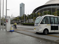 信号を予測しダイヤどおり走る自律走行バス、手動コントローラーは意外な…CEATEC 2019 画像