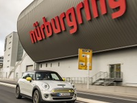 MINIのEV、ワンペダルでニュルブルクリンク周回に成功…ブレーキ操作なし 画像
