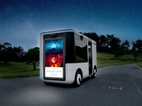 車窓に映るは夢かうつつか幻か、融合現実映像活用の低速モビリティサービス開始へ ヤマハ発動機×ソニー 画像