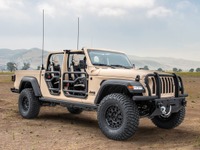 ジープのピックアップトラック、「グラディエーター」に軍用車…2020年から生産へ 画像
