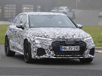 アウディ史上最速のホットハッチ「RS3」新型、ライバル AMG A45 超える430馬力へ 画像