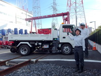 道路と鉄路を行き来する「軌陸車」…アクティオがデモンストレーション 画像