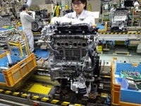 マツダ 菖蒲田専務「欧州では受注の6割を占めており日本でも期待」…新エンジンSKYACTIV-Xの生産ラインを初公開 画像