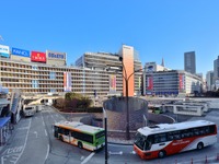 東京・新宿駅で案内誘導の実証デモを実施 ジョルダン 画像