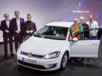 VW ゴルフ のEV、『e-ゴルフ』…10万台目を顧客に引き渡し 画像