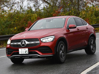【メルセデスベンツ GLCクーペ 新型試乗】スポーツカーのようなクルマとの一体感、極上の乗り味…島崎七生人 画像