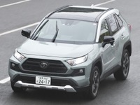 RAV4 は街中で楽しくオフロードで安心…竹岡圭【日本カーオブザイヤー2019-2020】 画像