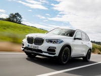 BMW X5 新型、EV後続80kmのPHEVモデル追加---最高出力530psのMモデルも 画像