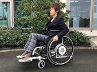 発想は電アシ自転車から、だけど中身は全く違う…「電動車いす」開発者に聞いてわかった意外な事実 画像