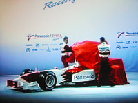 【トヨタF1ドリーム】2002年型発表…雪のケルンで真っ白なスタート 画像