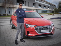 アウディ、「レアル・マドリード」の全選手に新車を納車…初のEVも 画像