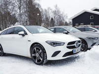 メルセデスベンツ CLA 新型、初のPHEV設定へ!EV走行は最大70kmか 画像