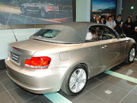 【BMW 1シリーズカブリオレ 日本発表】写真蔵…ソフトトップの開閉 画像