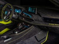 BMW i8 の蛍光イエロー仕様、アルカンターラが特注内装を開発 画像